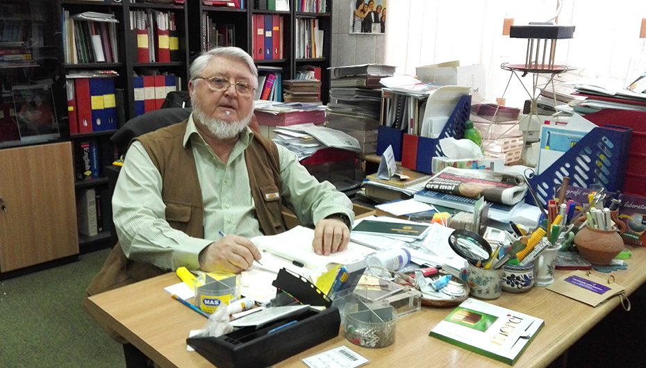 „Un profesor traieste atat cat persista in memoria ultimului sau student”