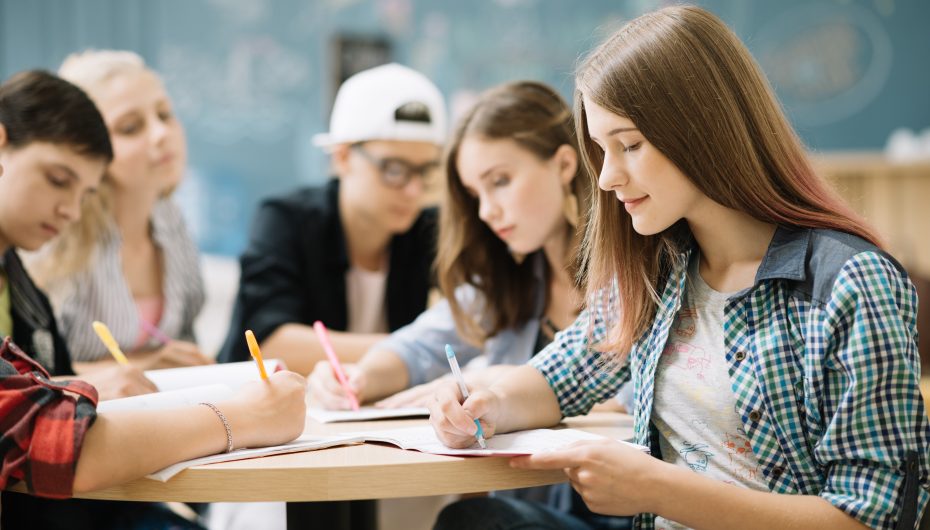 Pregătire gratuită la Biologie şi Matematică pentru concursul de admitere
