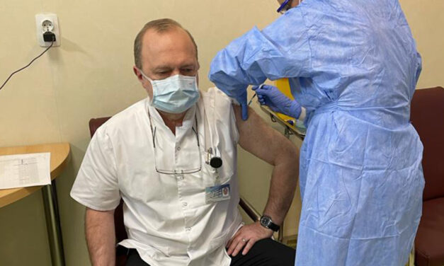 Rectorul UMF Iași s-a vaccinat anti-Covid