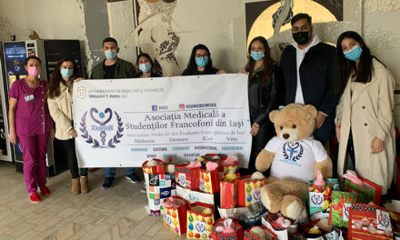 Studenții francofoni de la UMF Iași au dăruit dulciuri și jucării copiilor de la Spitalul „Sf.Maria”