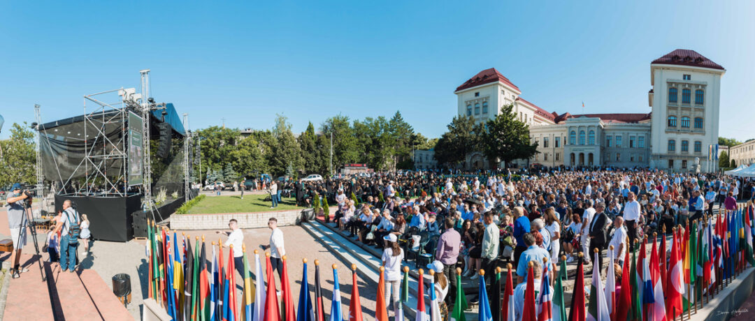 „Jur!”, „I swear!”, „Je jure!” Promoția 2023 a UMF Iași a rostit ...