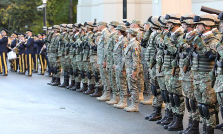 Prima serie de studenți militari ai UMF Iași a depus jurământul, de Ziua Armatei Române
