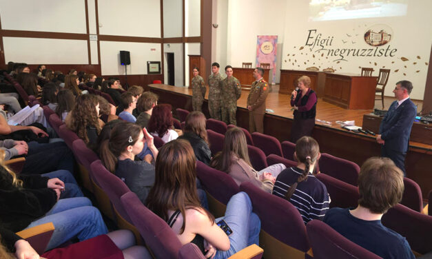 Peste 200 de elevi de la Colegiul Național „Costache Negruzzi” din Iași au participat la o prezentare dedicată specializării Medicină Militară la UMF Iași