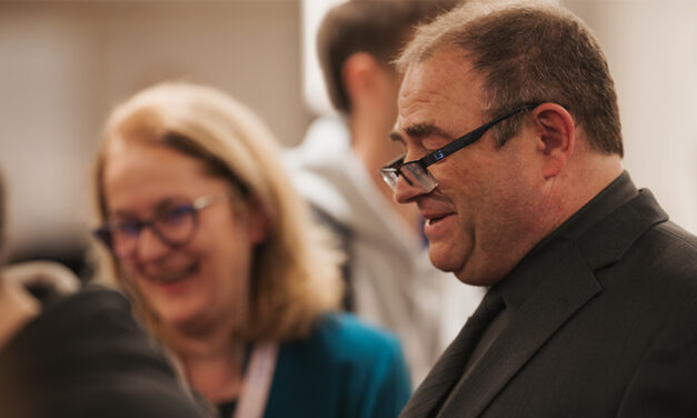 MÉDICIS 2026: Prof. univ. dr. Cristian Apetrei, ambasador Alumni UMF Iași, alături de studenți și rezidenți